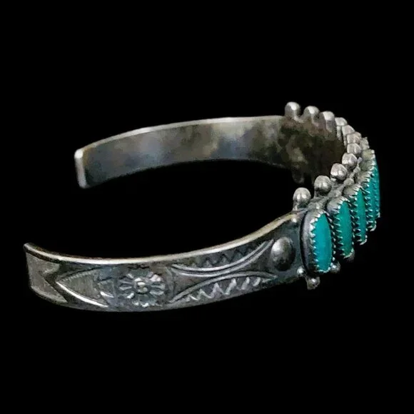 Vintage Sterling Silver Southwest Native American Petit Point Turquoise Cuff - Picture 3 of 6
